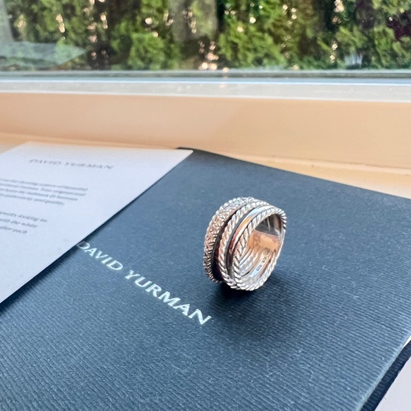 David Yurman Crossover Ring in Sterling Silver with Pavé Diamonds - Picture 5 of 7